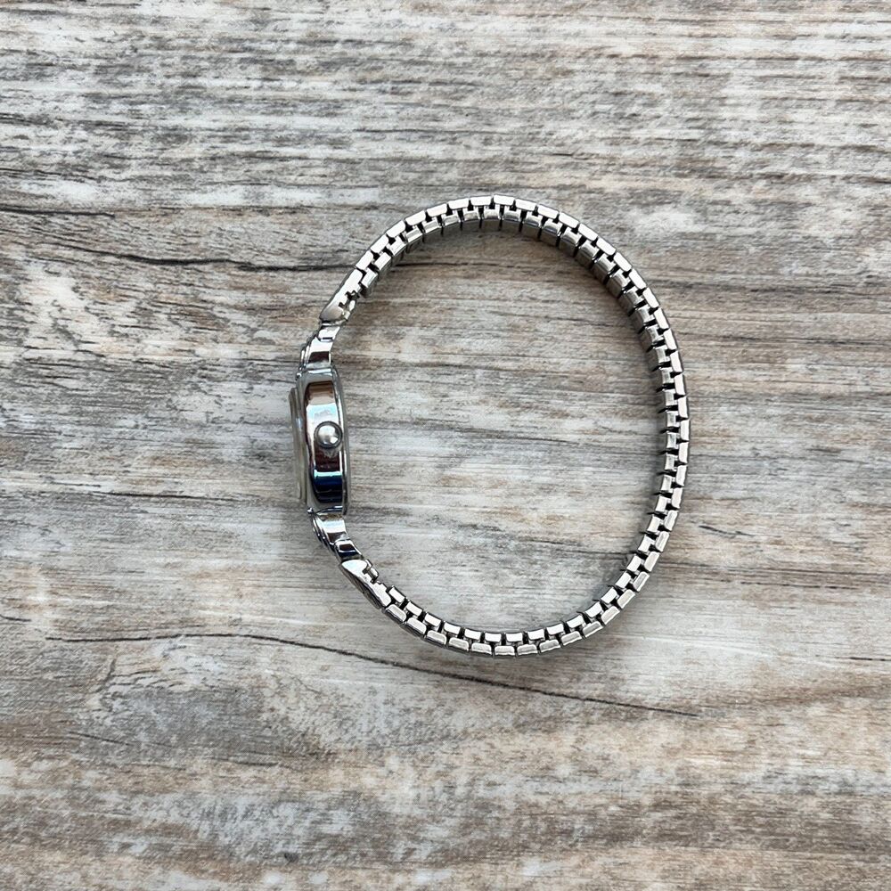 Vintage Timex Silver Tone Petite Bracelet Watch Classic Retro Minimal - Picture 4 of 5